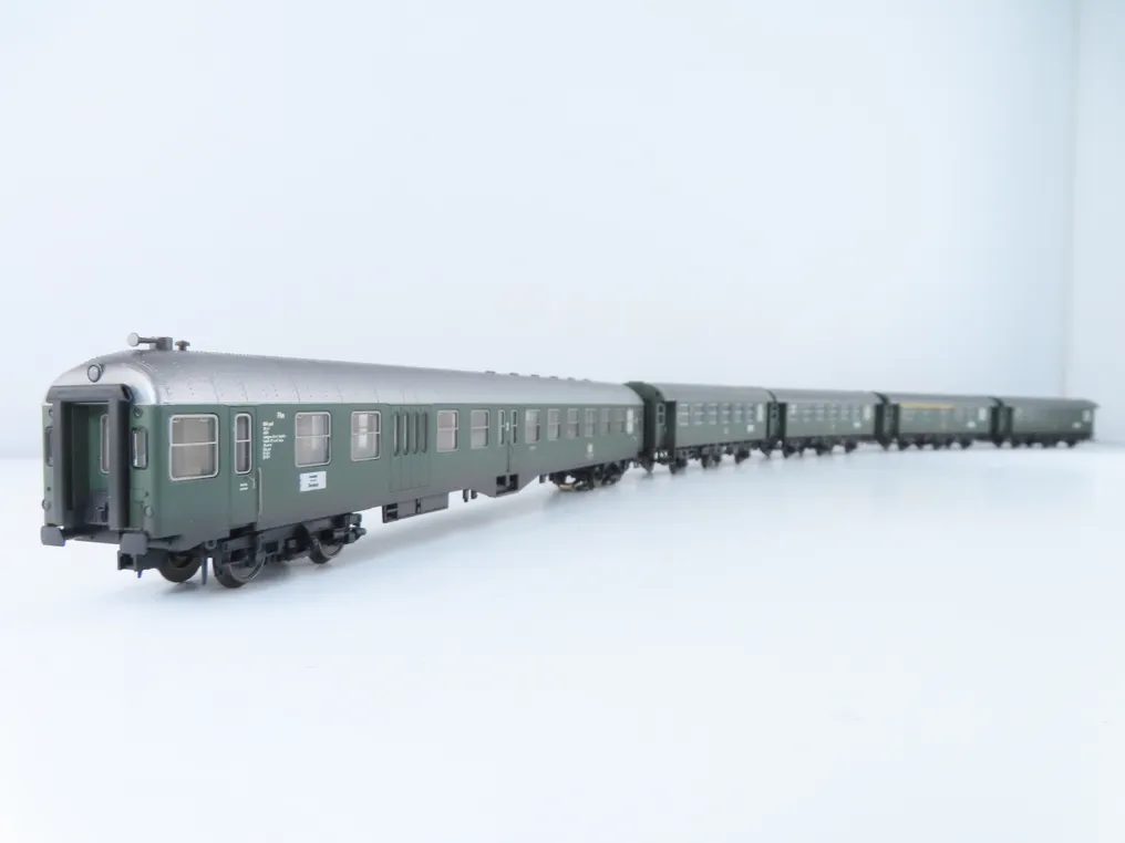 Märklin H0 - 41326 - Model train passenger carriage set (1) - Set of 5 carriages with control cabin and sound - DB #1.0