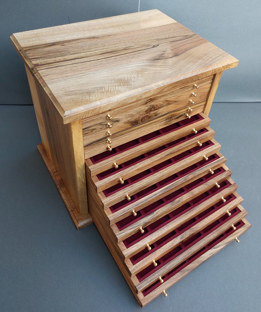 Tilbehør. Monetiere in noce nazionale massello  15 cassetti #2.1