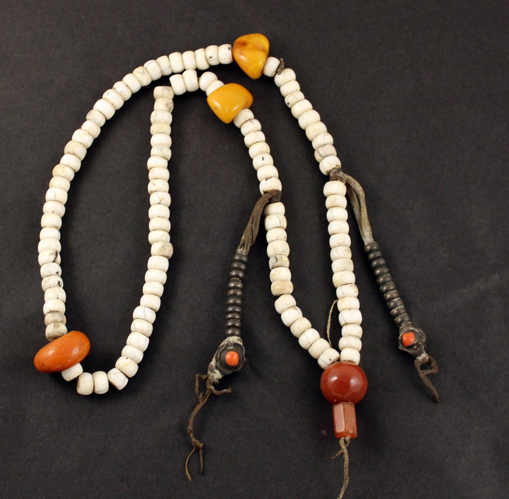 藏族念珠由旧贝壳珠制成，配以琥珀珠和银色及珊瑚祈祷计数器。 - 西藏 #4.3