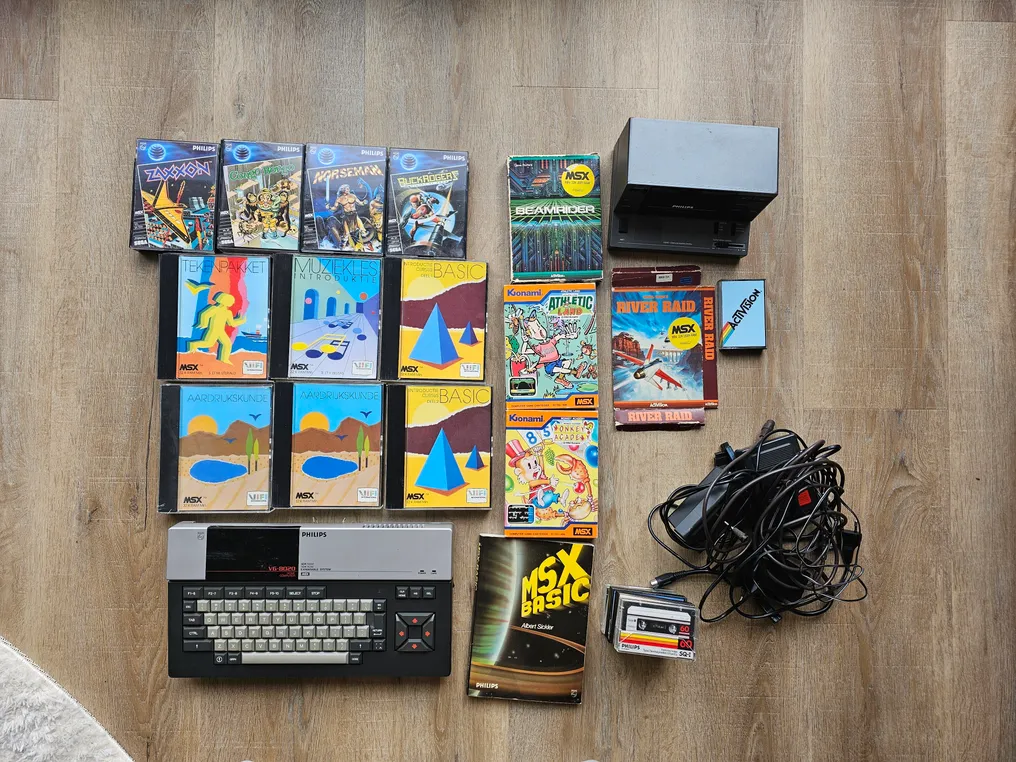 Philips, Konami - MSX - Philips MSX + 20 games + 2 controllers - Video game console + games - Without original box #1.1