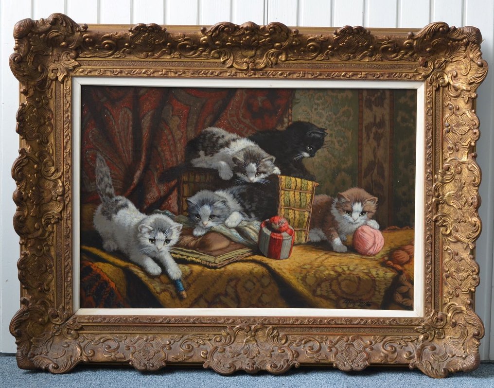 Cornelis Raaphorst (1875-1954) - Vijf spelende jonge katjes op een tafel #1.0