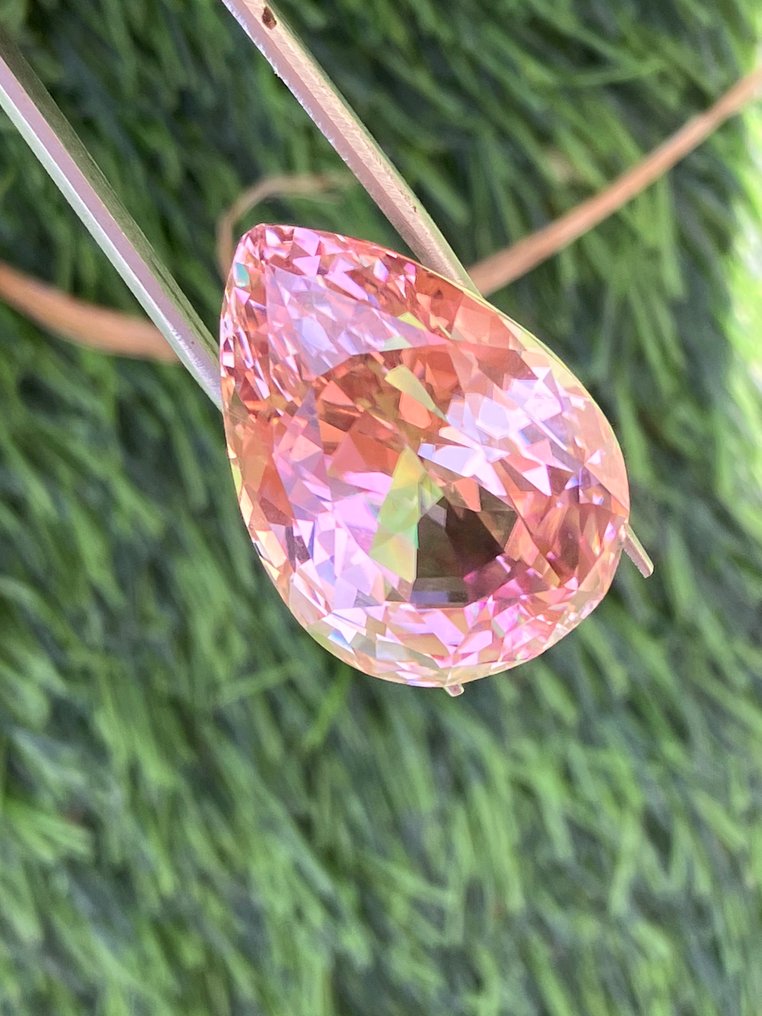 1 pcs  Rosa, Arancione Kunzite  - 64.68 ct - Bellerophon Gemlab #4.3