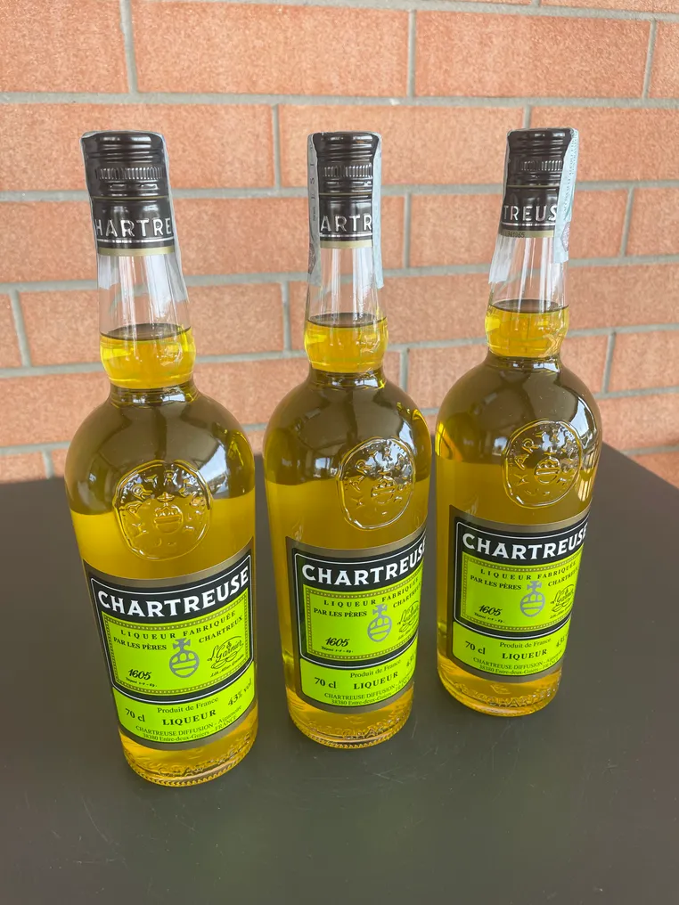 Chartreuse - Jaune/Yellow - b. 2025 - 70cl - 3 bottles #3.2