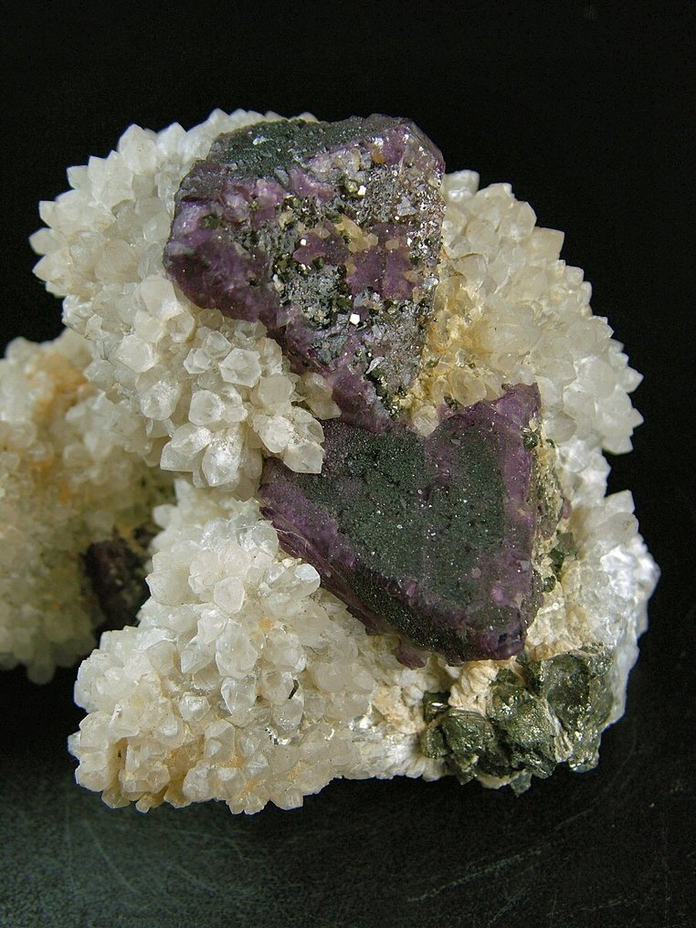 CW1669 Bella Fluorita com Quartzo e Pirita Cristais sob matriz - Altura: 98 mm - Largura: 106 mm- 1066 g - (1) #1.0