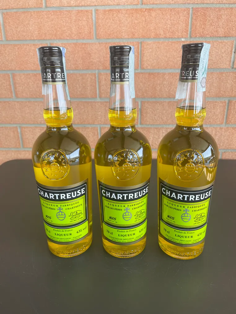 Chartreuse - Jaune/Yellow - b. 2025 - 70cl - 3 bottles #1.0