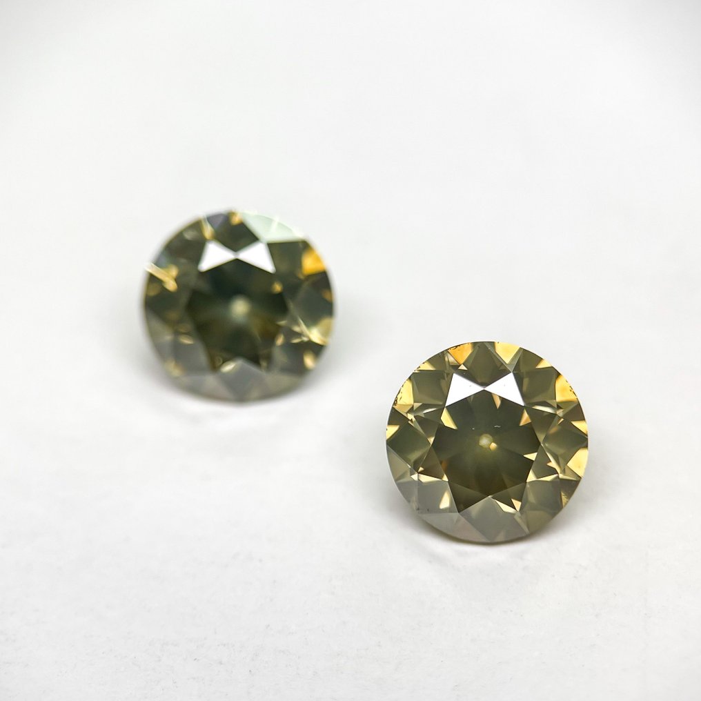 2 pcs 钻石  (天然色彩的)  - 6.74 ct - 圆形 - Fancy deep, Fancy 灰色, 稍帶綠色的 黄色 - SI2 微内含二级 - 国际宝石研究院（IGI） #2.1