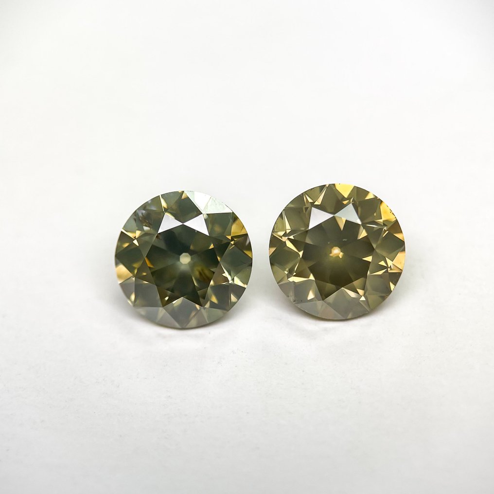 2 pcs 钻石  (天然色彩的)  - 6.74 ct - 圆形 - Fancy deep, Fancy 灰色, 稍帶綠色的 黄色 - SI2 微内含二级 - 国际宝石研究院（IGI） #1.0