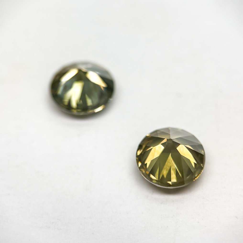 2 pcs 钻石  (天然色彩的)  - 6.74 ct - 圆形 - Fancy deep, Fancy 灰色, 稍帶綠色的 黄色 - SI2 微内含二级 - 国际宝石研究院（IGI） #4.3