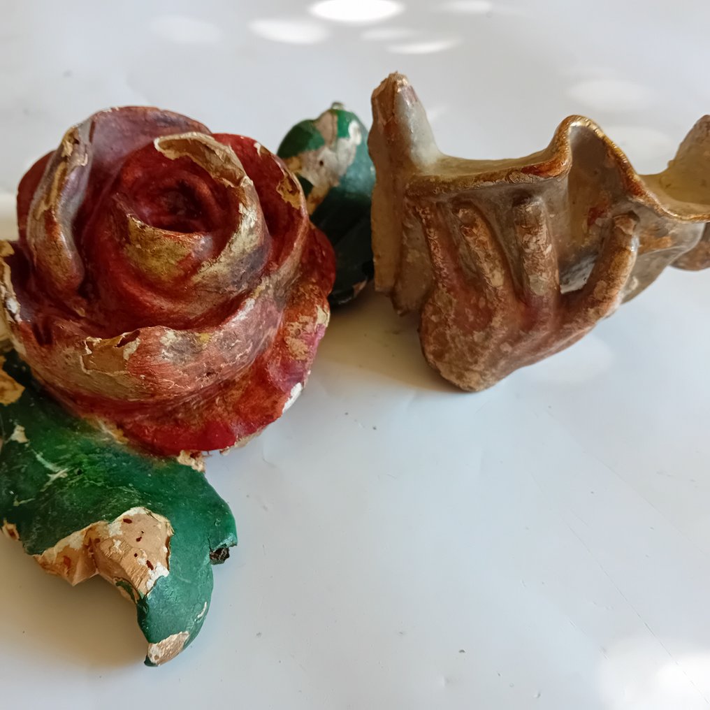 Lot consisting of a palm tree holder and two sculptural fragments. - polychrome wood #4.3