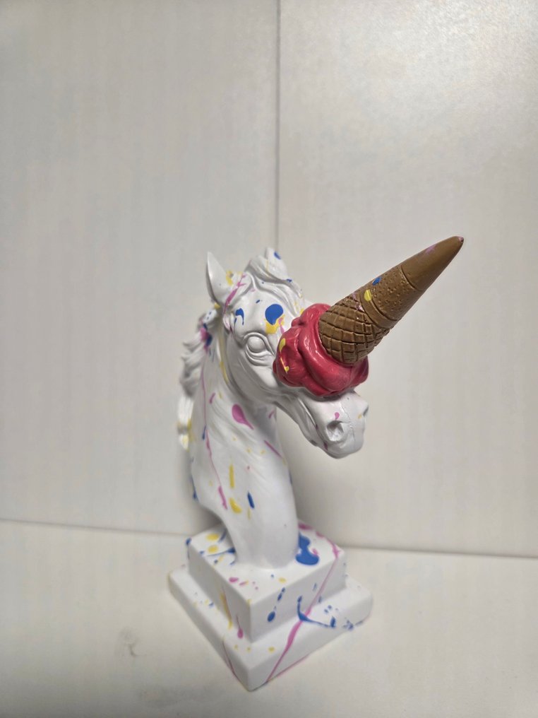 aaron zawislak - Sculpture, Ice horse - 17 cm - Resin - 2025 #1.0