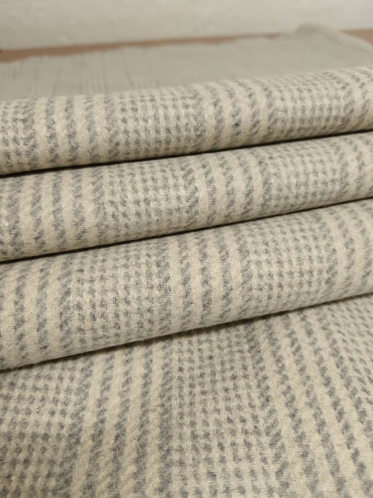 纯新羊毛，梳理，尺寸为7 x 1.60米 - 纺织品  - 700 cm - 160 cm - 纯新梳理羊毛 #2.1