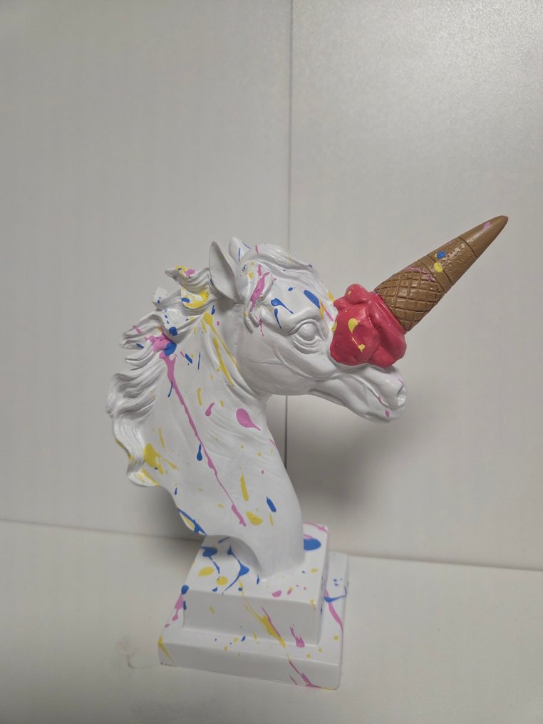 aaron zawislak - Sculpture, Ice horse - 17 cm - Resin - 2025 #1.0