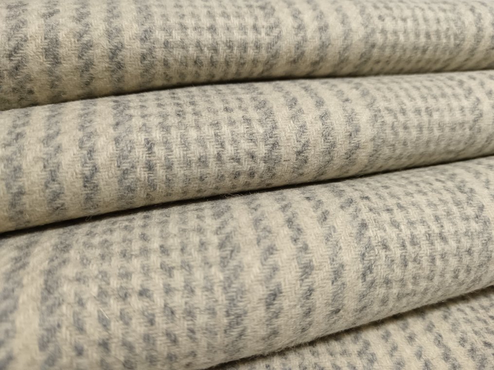 纯新羊毛，梳理，尺寸为7 x 1.60米 - 纺织品  - 700 cm - 160 cm - 纯新梳理羊毛 #3.2