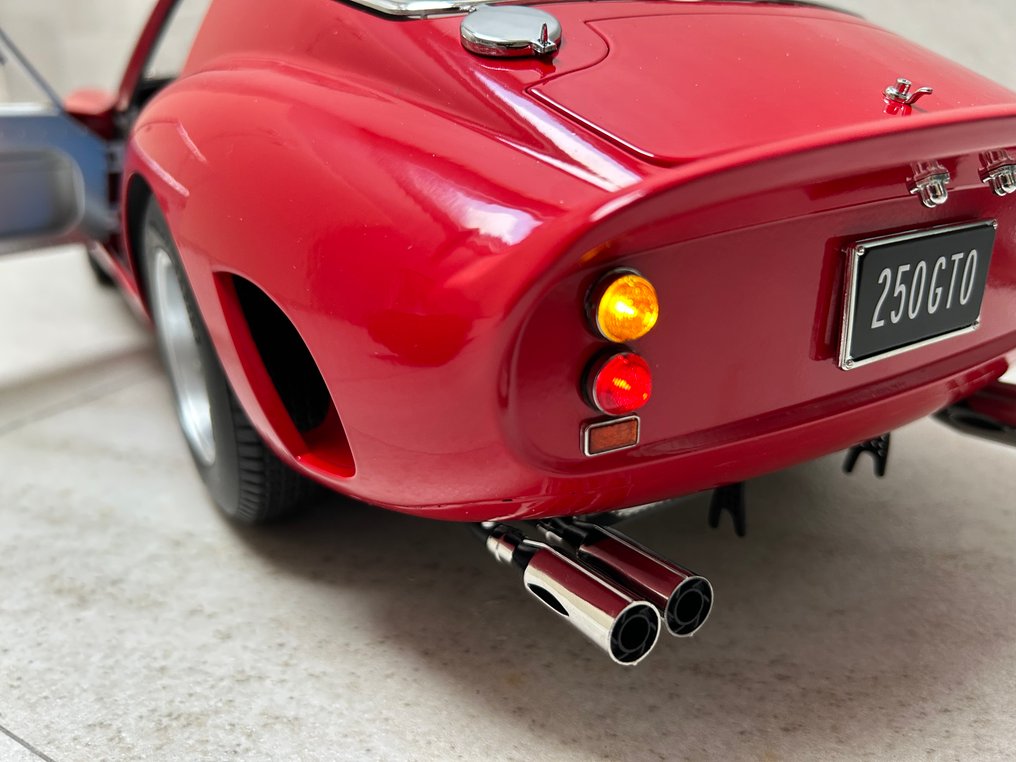 Centauria 1:8 - Modellino di auto - Ferrari - 250 GTO #2.1