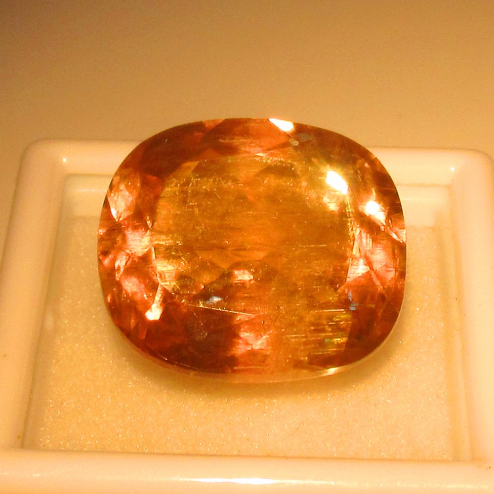 水硬铝石  - 16.67 ct - 国际有色宝石协会（ICA GemLab） - 变色 Diaspore #1.0