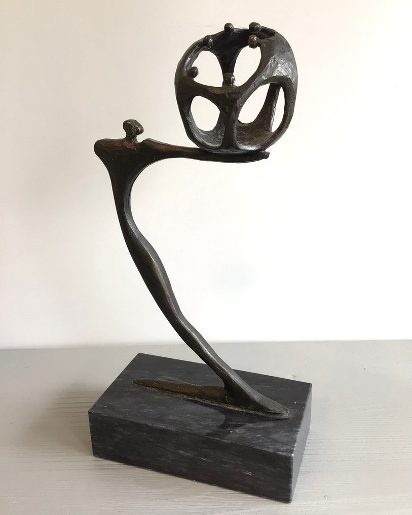 Corry Ammerlaan - Sculpture, “ In the palm of my hand “. zeldzaam - 20 cm - alloy #1.0