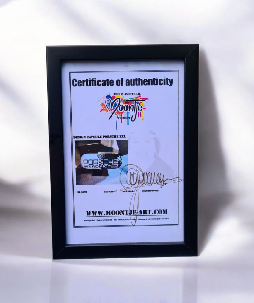 Moontje - XXL Design Capsule/Pill op sokkel Porsche Addict edition. #4.3