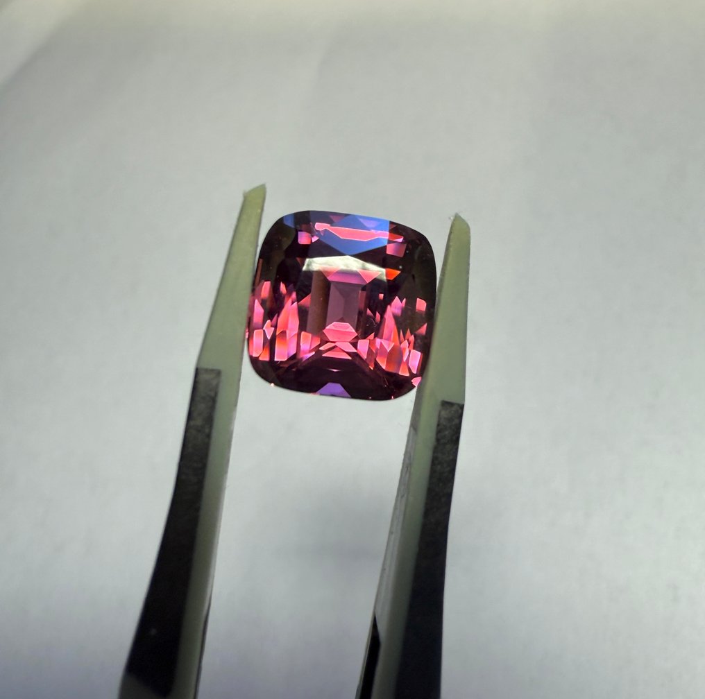 1 pcs  Κόκκινο, Μωβ Σπινέλιος  - 8.26 ct - Διεθνής Ένωση Έγχρωμων Πολύτιμων Λίθων (ICA GemLab) #1.0