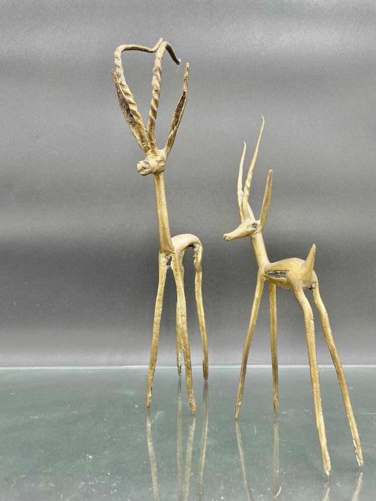 Szobor, PAIRE DE STATUETTES D'ANTILOPES, STYLE FILIFORME AFRICAIN - Élégance & Pièces Rares - 29 cm - Bronz #1.0