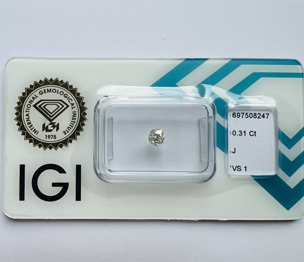 沒有保留價 - 1 pcs 鑽石  (天然)  - 0.31 ct - 圓形 - J(極微黃、從正面看是亮白色) - VS1 - 國際寶石學院（International Gemological Institute (IGI)） #1.0