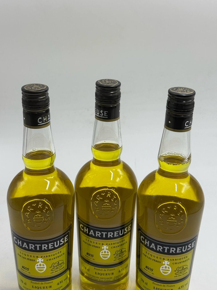 Chartreuse - Jaune Yellow    - b. 2025  - 70cl - 3 bottles #3.2