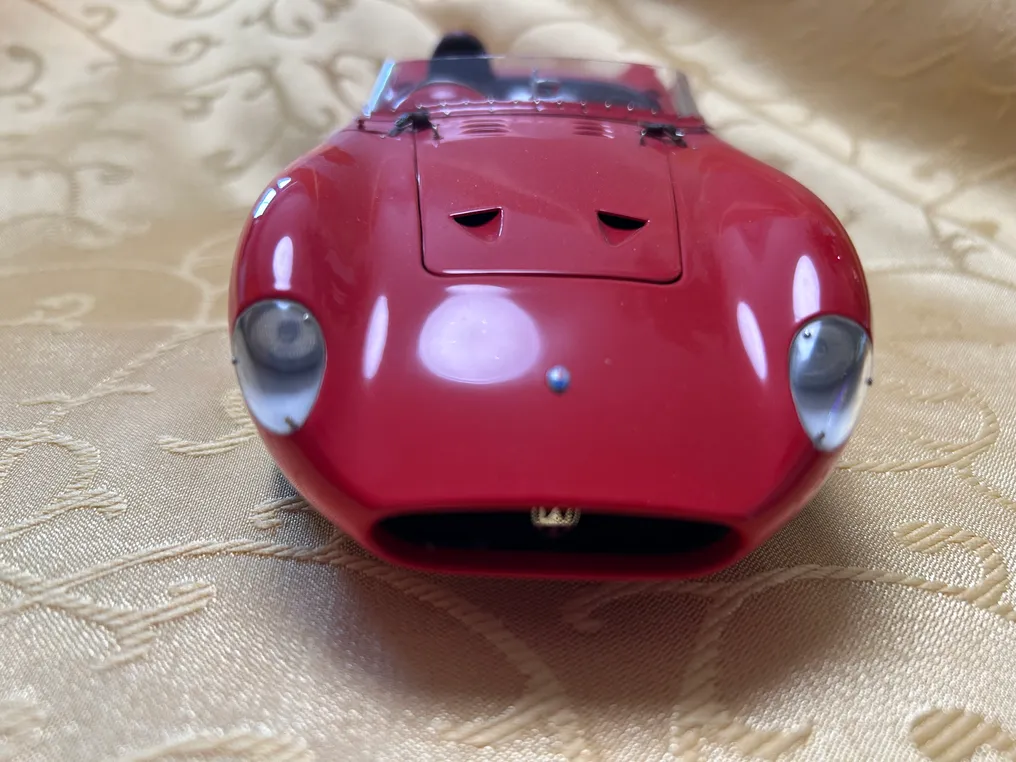 CMC 1:18 - Modelbil - Maserati Rennwagen Rarität - Samleobjekt fra udstillingsskabet #3.1