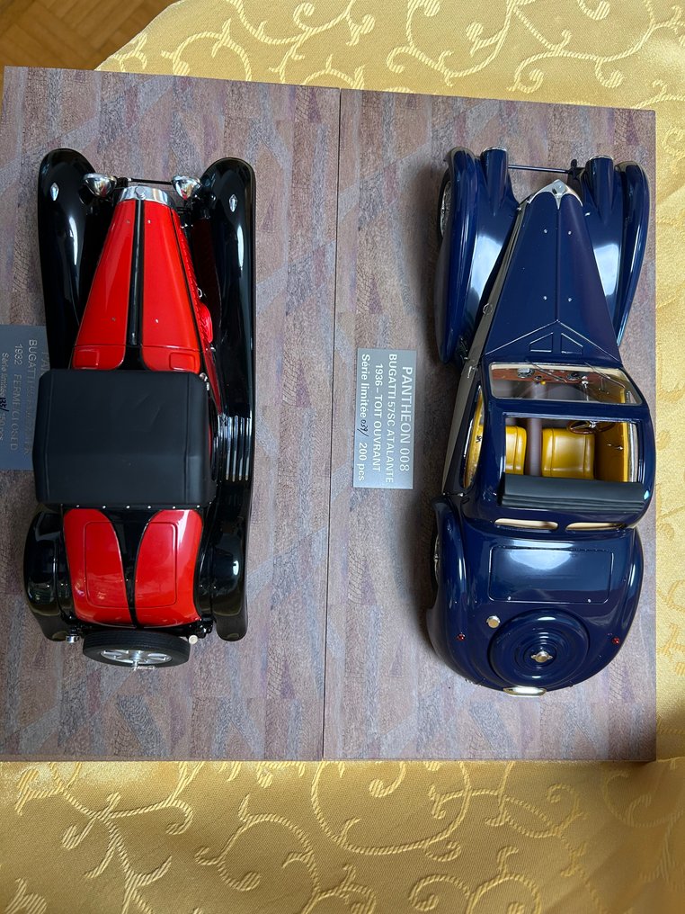 Pantheon Bugatti Duo Sammlerstücke  OVP 1:18 - Model car  (2) - Bugatti im Doppelpack - Mounted on a base plate limited edition / original decorative box #1.0