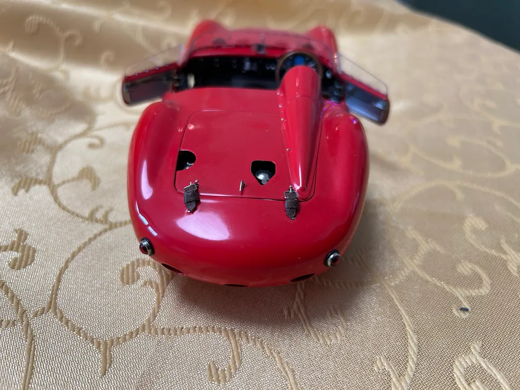CMC 1:18 - Modelbil - Maserati Rennwagen Rarität - Samleobjekt fra udstillingsskabet #3.2