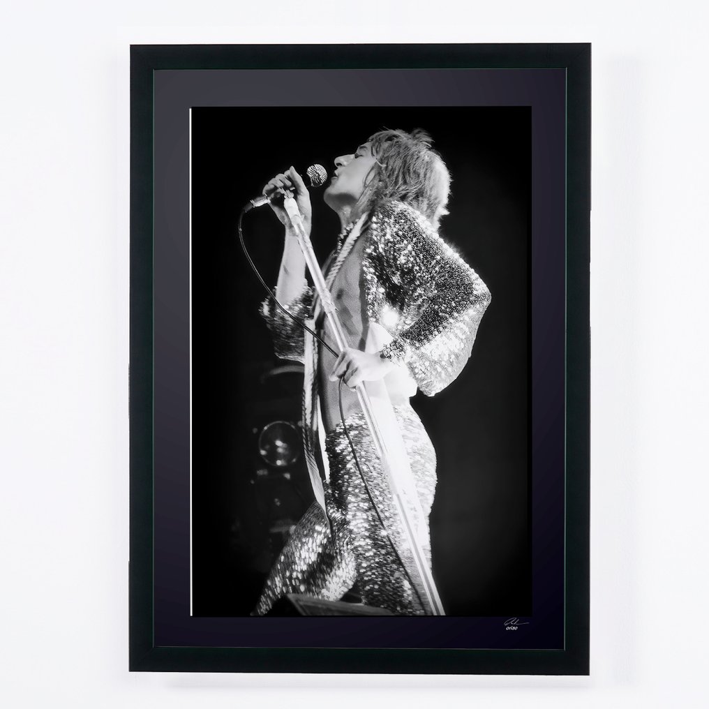 Rod Stewart - 1972 - Fine Art Photography - Luxury Wooden Framed 70X50 cm - Limited Edition Nr 02 of 20 - Serial MU207 - Original Certificate (COA), Hologram - 100% New. Shipping Reduction from 3 items #1.0
