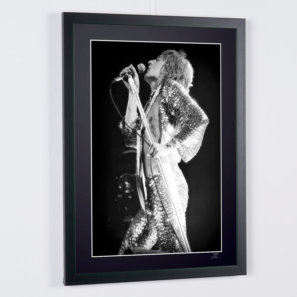 Rod Stewart - 1972 - Fine Art Photography - Luxury Wooden Framed 70X50 cm - Limited Edition Nr 02 of 20 - Serial MU207 - Original Certificate (COA), Hologram - 100% New. Shipping Reduction from 3 items #4.3