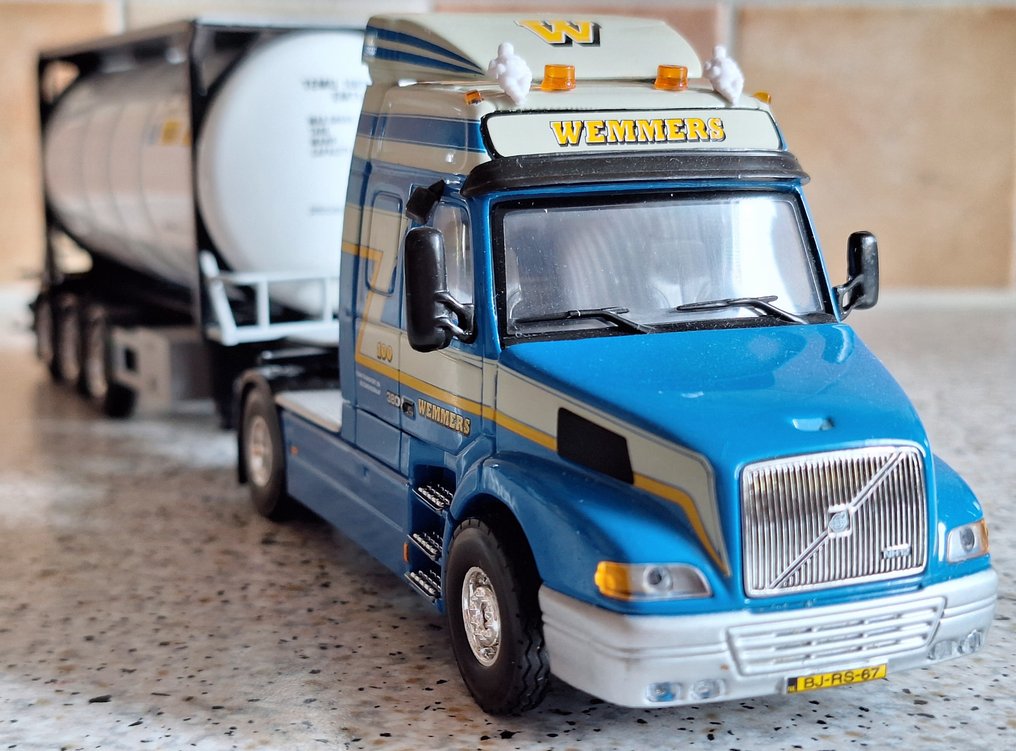 WSI 1:50 - Φορτηγό μοντελισμού - VOLVO NH12 Globetrotter - Τρέκκερ με SWAB-containeroplegger "Wemmers" #1.0