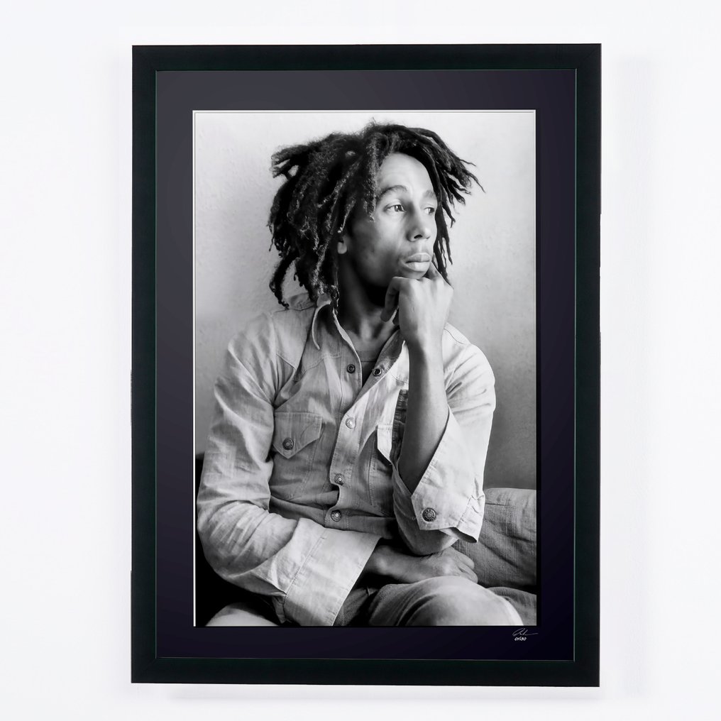 Bob Marley - Fine Art Photography - Luxury Wooden Framed 70X50 cm - Limited Edition Nr 02 of 20 - Serial MU187 - Original Certificate (COA), Hologram - 100% New. Shipping Reduction from 3 items #1.0