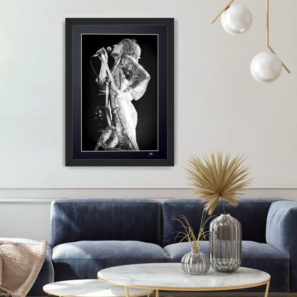 Rod Stewart - 1972 - Fine Art Photography - Luxury Wooden Framed 70X50 cm - Limited Edition Nr 02 of 20 - Serial MU207 - Original Certificate (COA), Hologram - 100% New. Shipping Reduction from 3 items #1.0