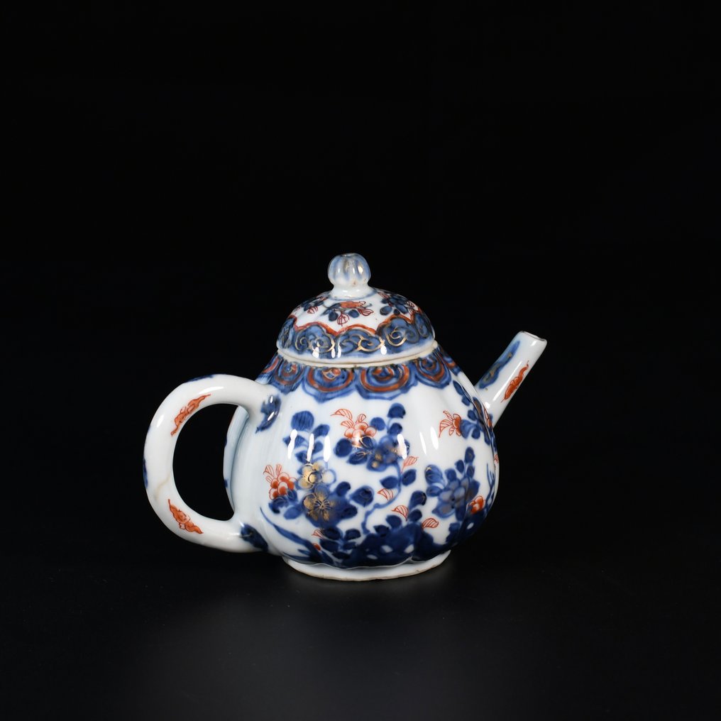 Teapot - Beautiful teapot with Imari floral decoration. - Porcelain #2.1