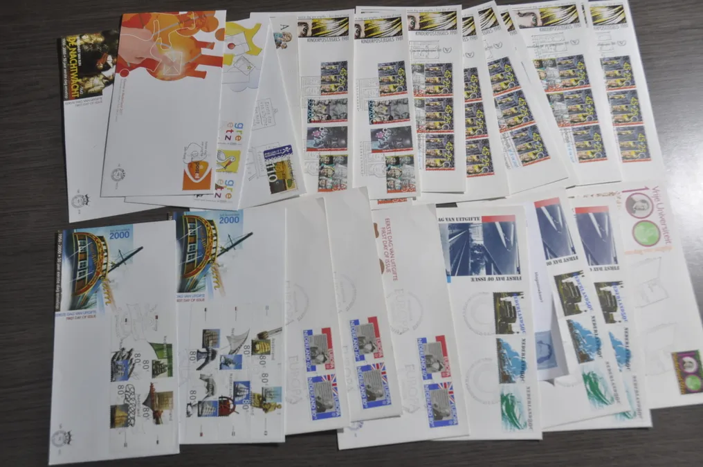 Netherlands and overseas - Most undocumented batch with hundreds of FDCs in albums and in a box. #2.1