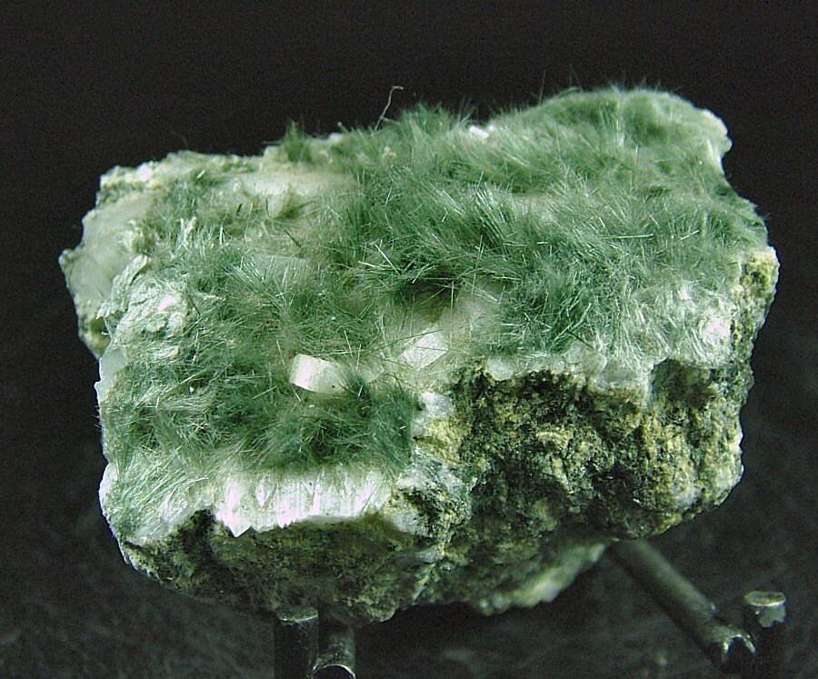CW1683 Bellissima Bissolite op Adulaar Crystals on matrix - Height: 37 mm - Width: 49 mm- 109 g - (1) #1.0