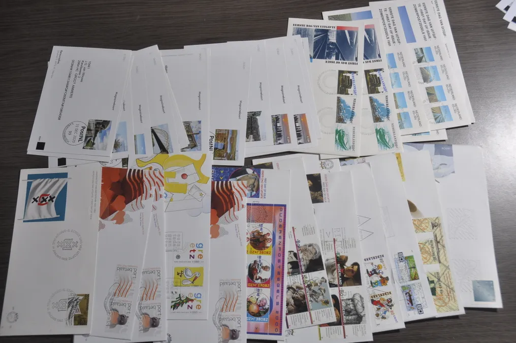 Netherlands and overseas - Most undocumented batch with hundreds of FDCs in albums and in a box. #3.2