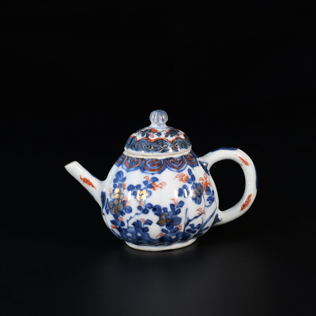 Teapot - Beautiful teapot with Imari floral decoration. - Porcelain #1.0