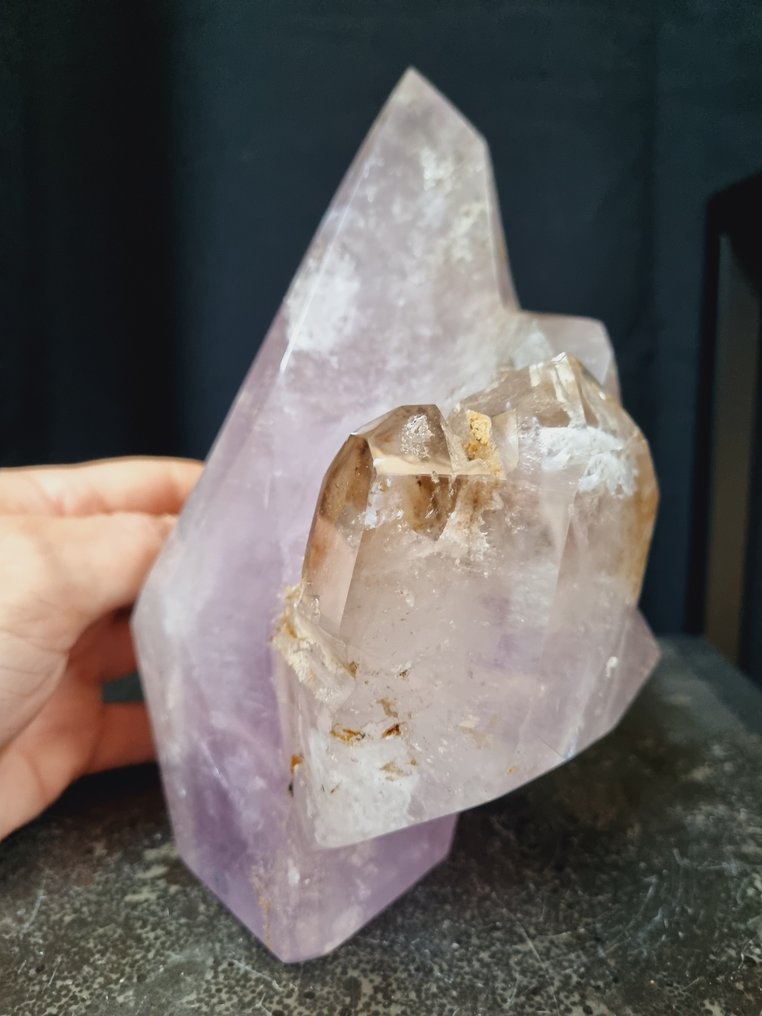 Big rare combination of amethyst, smoky quartz, and quartz. Crystal point - Height: 190 mm - Width: 155 mm- 2848 g #3.2