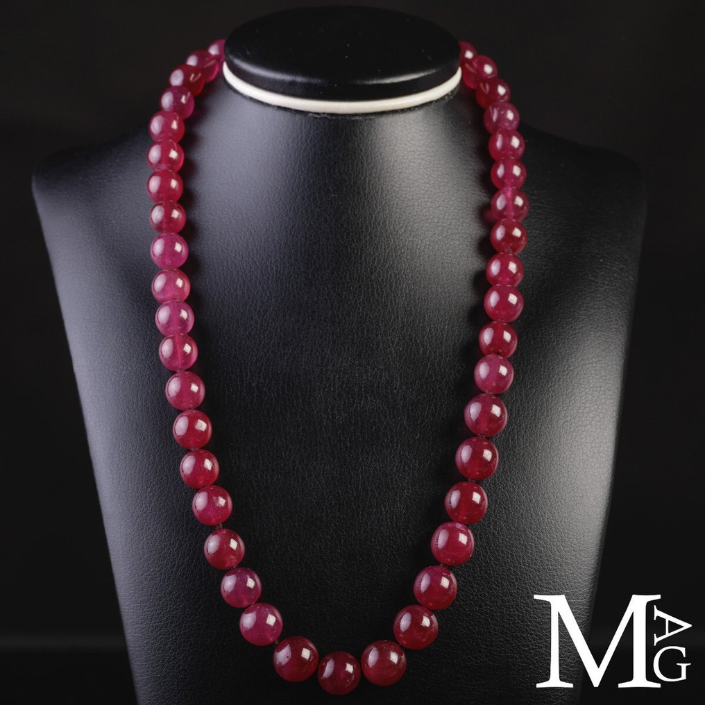 红宝石项链“鸽血”540克拉。 - 高度: 520 mm - 宽度: 12 mm- 108 g #1.0