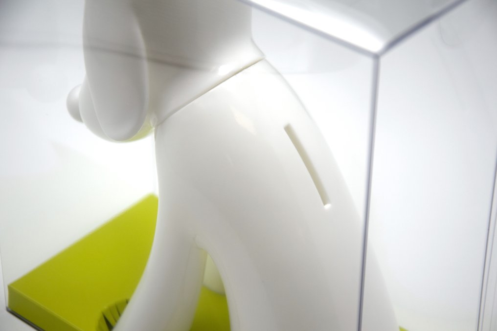 Yoshitomo Nara (1959) - Aomori Dog Piggy Bank Azul #4.3