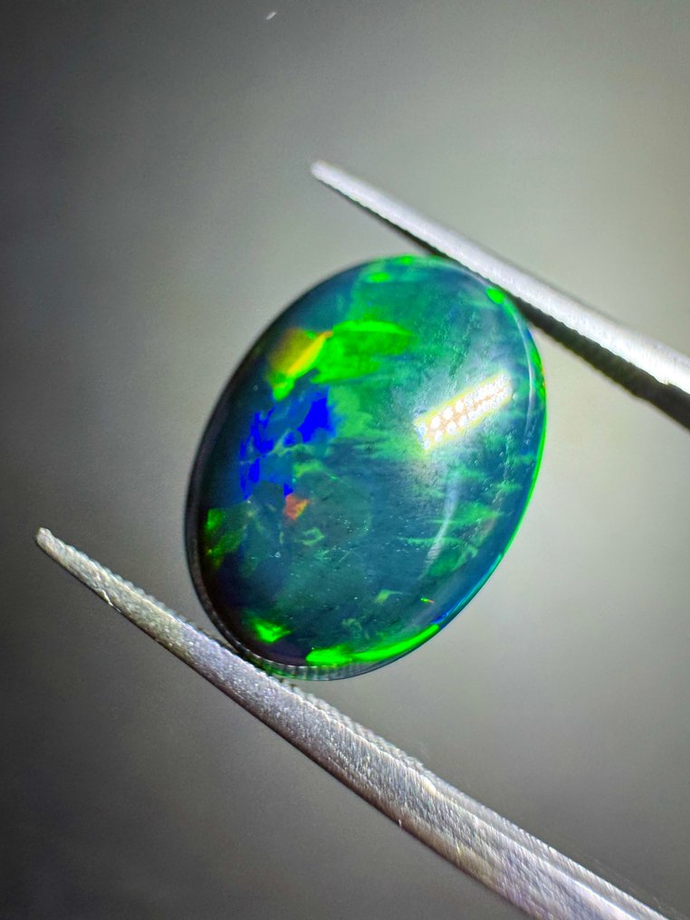 Μαύρος οπάλιος από την Αιθιοπία. 3,29 καράτια. Χωρίς τιμή ελάχιστης αποδοχής. Ωοειδές κομποσχοίνι - Ύψος: 13.95 mm - Πλάτος: 10.05 mm- 0.66 g #2.1