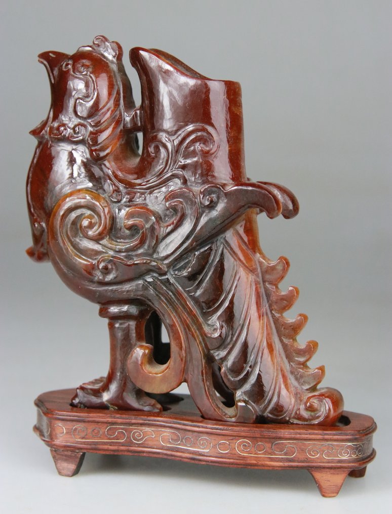 Γλυπτό - Κουκλίτσα - Χιμέρη Ρυθτόν - Γλυπτό - Βάση από ξύλο - Oeil de Tigre - Κίνα - 20th century #1.0