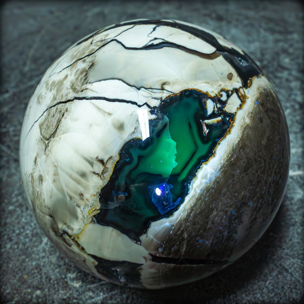 非常罕见!UV反应 Mossagate 来自巴西的Sphere- 1617.43 g #1.0