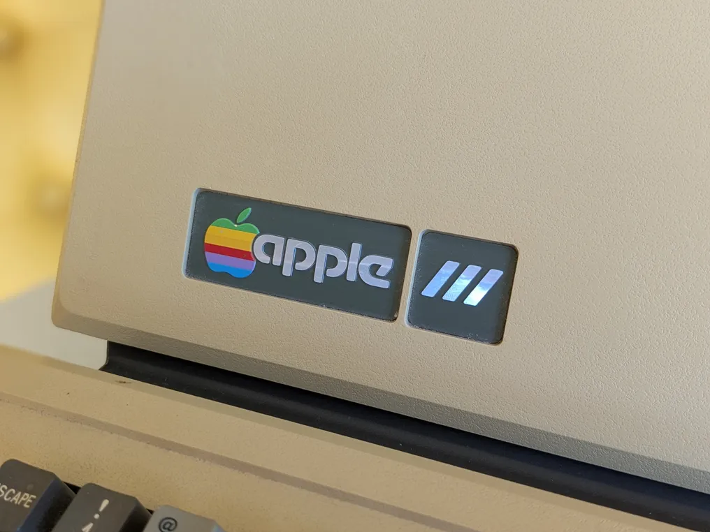 Apple III with monitor. + Disk II - working - Computer #4.3