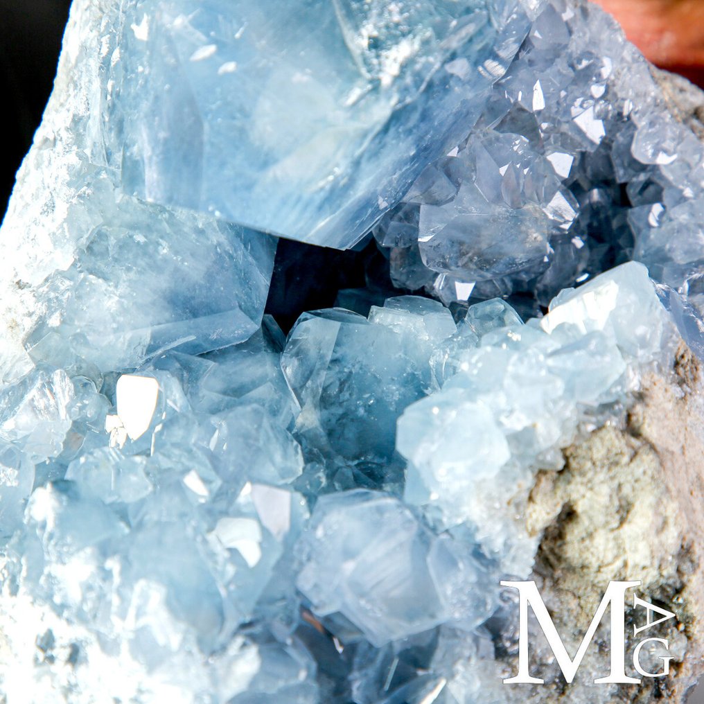 Μεγάλη γεώδης από την Celestina του Madagascar – Φυσικά μπλε κρύσταλλα. - Ύψος: 210 mm - Πλάτος: 150 mm- 5588 g #3.2