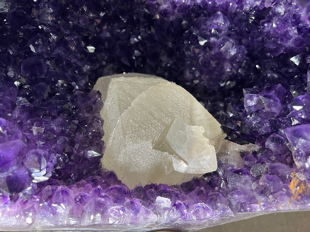 Amethyst Geode - Height: 70 cm - Width: 45 cm- 59 kg - (1) #3.2