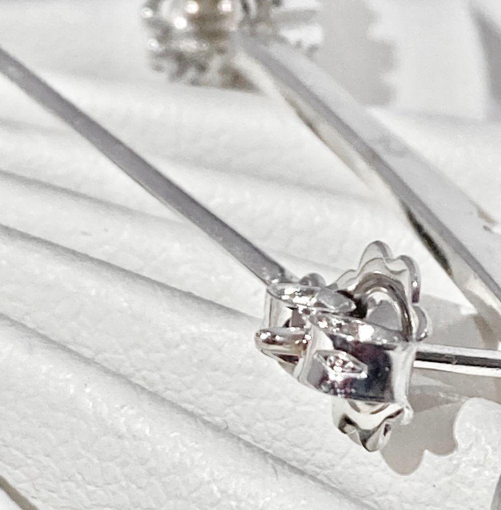 DD Gioielli - 吊式耳环 - 18K包金 白金 -  1.00ct. tw. 钻石 (天然)  - 花卉装饰的垂坠耳环 #4.3