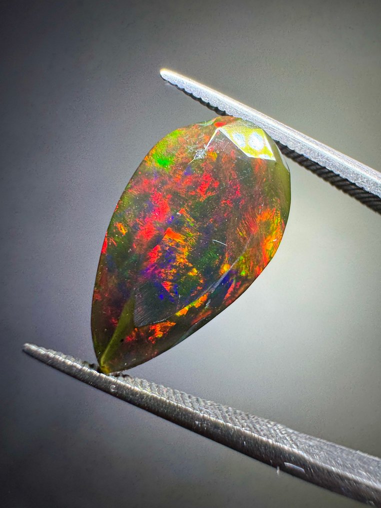 Ζευγάρι 2 Opales με καπνιστές μαύρες οπές από την Αιθιοπία. 2,55 καράτια. Χωρίς τιμή εκκίνησης. Πολύπλευρες- 0.51 g - (2) #2.1