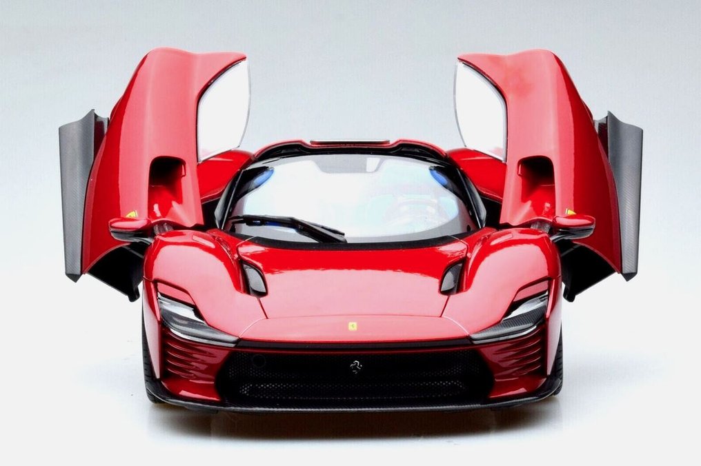 Bburago Signature Serie 1:18 - Model sports car - Ferrari Daytona SP3 - HQ diecast model with four openings #1.0